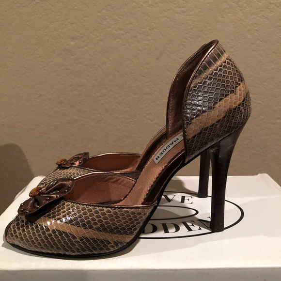 Steve Madden Reptile Print Bronze Peep-Toe Heel | Size: 5.5 - Picture 3 of 8